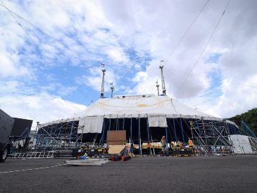 Las labores de trabajo comenzaron desde hace una semana y este sábado fue el segundo día de la instalación de la gran carpa. EL INFORMADOR/H. Figueroa.