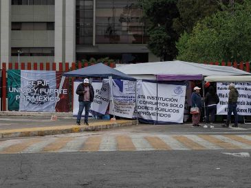 Opositores a la reforma judicial mantienen cerradas las calles aledañas a la Cámara de Diputados en San Lázaro. SUN/Y. Osnaya.