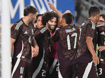 Este triunfo también marcó el inicio de la tercera etapa de Javier "Vasco" Aguirre al frente de la Selección, así como el debut de Rafael Márquez como auxiliar técnico. IMAGO7.