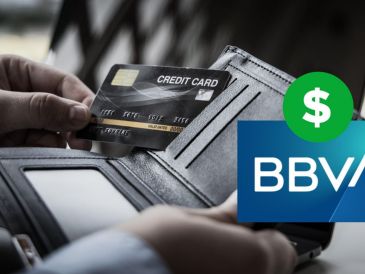 Las nuevas tarifas establecidas por el banco en México varían desde $4.50 pesos hasta $5 dólares o $380 pesos, dependiendo del tipo de transferencia. BBVA