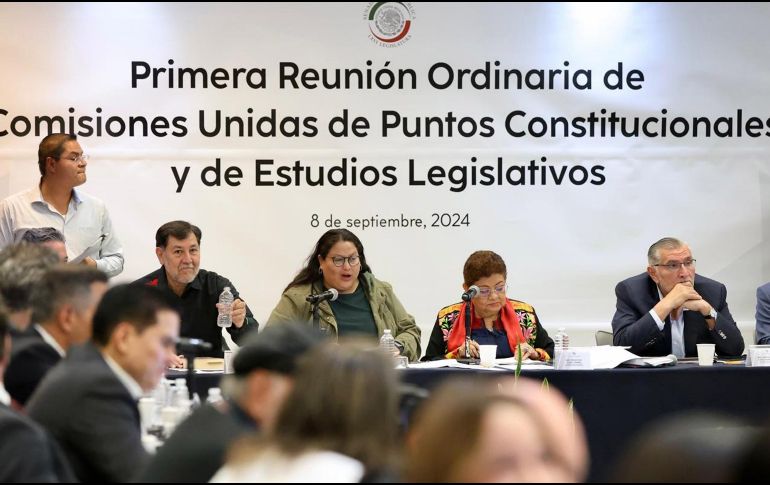 De acuerdo con el acuerdo de las comisiones, la sesión se lleva a cabo de acuerdo con el siguiente programa. SUN / V. ROSAS