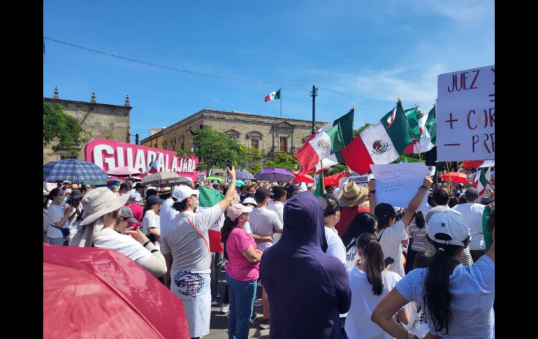 Esta mañana cientos de personas y trabajadores del Poder Judicial de la Federación en Jalisco volvieron a tomar las calles de la Zona Centro de Guadalajara para manifestarse en contra de la reforma al Poder Judicial. EL INFORMADOR / O. González