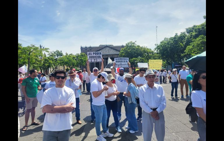 Esta mañana cientos de personas y trabajadores del Poder Judicial de la Federación en Jalisco volvieron a tomar las calles de la Zona Centro de Guadalajara para manifestarse en contra de la reforma al Poder Judicial. EL INFORMADOR / O. González