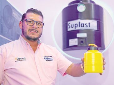 El director de Suplast afirmó que la calidad de sus productos y los precios accesibles le han permitido a su negocio competir en un mercado particularmente difícil por la presencia de grandes marcas. EL INFORMADOR/ H. Figueroa