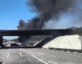 Al momento el incendio ya fue controlado y el carril de baja velocidad fue abierto en dirección a Colima, para dar acceso a la caseta de Sayula, informó la Operadora de Autopistas Sayula. ESPECIAL