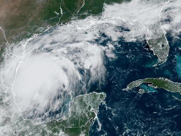 El pronóstico indica que la tormenta tropical "Francine" podría alcanzar la categoría 1 de huracán el 10 de septiembre, cuando se sitúe a 115 kilómetros al este-sureste de Barra el Mezquital, Tamaulipas. EFE / NOAA-NHC