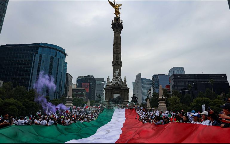 Miles de trabajadores del Poder Judicial marcharon ayer hacia el Ángel de la Independencia. Las protestas contra la reforma ya provocaron la suspensión de la sesión que se celebraría hoy en la Cámara de Diputados. SUN/H. Salvador