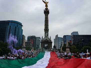 Miles de trabajadores del Poder Judicial marcharon ayer hacia el Ángel de la Independencia. Las protestas contra la reforma ya provocaron la suspensión de la sesión que se celebraría hoy en la Cámara de Diputados. SUN/H. Salvador