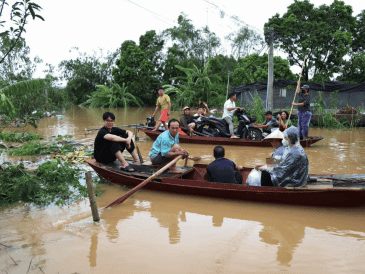 Antes de la llegada del tifón, las autoridades evacuaron a unas 50 mil personas. EFE / L. THAI LINH