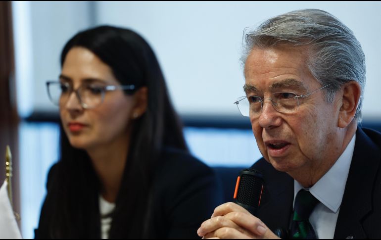 La vicepresidenta del Consejo Empresarial Mexicano de Comercio Exterior, Inversión y Tecnología (COMCE), Susana Duque, y el presidente ejecutivo de la COMCE, Sergio Contreras , participan en una rueda de prensa este martes en Ciudad de México. EFE/S. Gutierrez