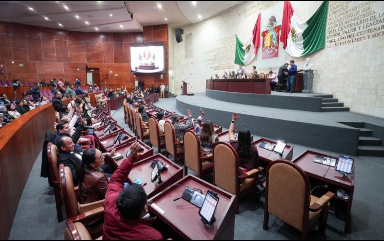 El Congreso de Oaxaca se convirtió en el primero en avalar la reforma judicial con una votación unanime. ESPECIAL / X: @salomonj