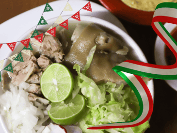 Una noche mexicana es enmarcada con platillos y bebidas típicos, entre los que destacan el pozole, el platillo más famoso para las fiestas patrias. EL INFORMADOR / ARCHIVO