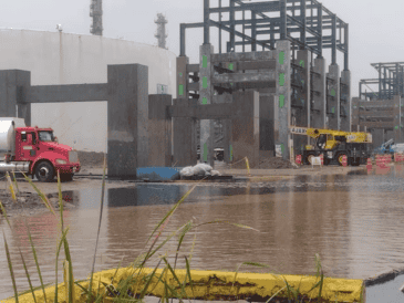 Las lluvias inundaron avenidas y patios en al menos seis colonias de Salina Cruz. ESPECIAL