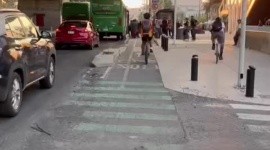 Peatones y ciclistas se enfrentan a cruces peligrosos en la ZMG