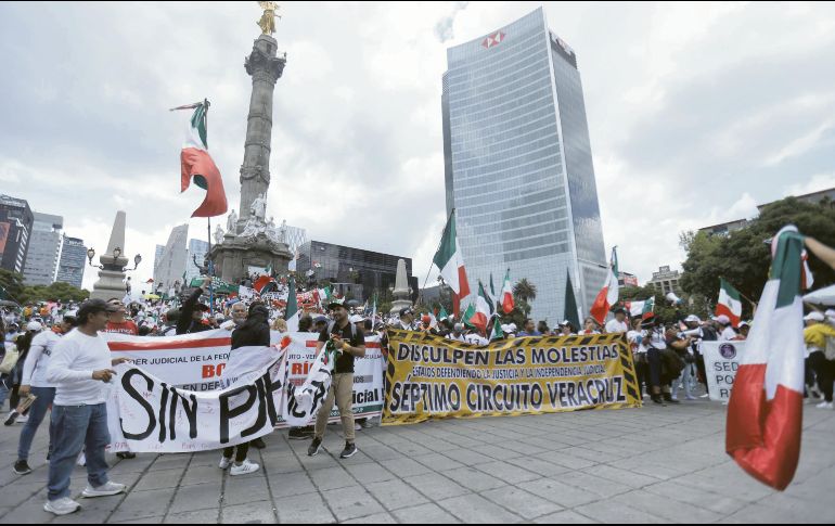 Continúan las protestas en contra de la reforma al Poder Judicial en el Ángel de la Independencia. EL UNIVERSAL