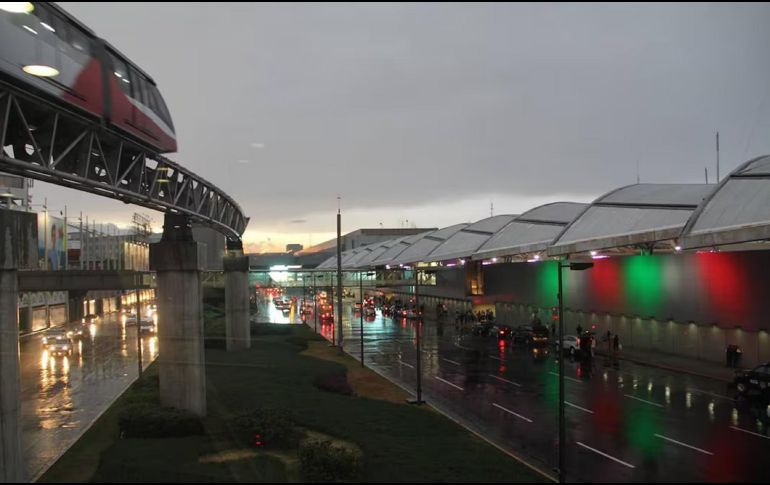 Desde hace un par de años, algunos aeropuertos del país han restringido el uso de taxis de aplicación dentro de sus instalaciones. ESPECIAL / SECTUR CDMX