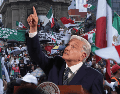 "Ya aprobados 18; o sea que ya es legal, porque el mínimo son 17, pero todavía en el transcurso del día de hoy y mañana van a haber otros", dice López Obrador. SUN / F. Rojas / EFE / M. Guzmán