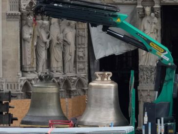 El techo y la aguja de la catedral, que se derrumbaron en el incendio, han sido reemplazados. AP / Michel Euler