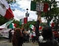 Alrededor de 50 personas con banderas de México y pancartas, rechazan la reforma y exigieron al Congreso no avalar la reforma. EL INFORMADOR/J.URRUTIA