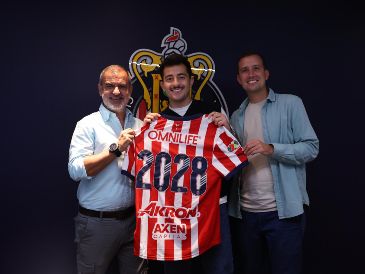 Alan Mozo llegó a las filas del Rebaño en el Apertura 2022 y desde entonces se ha consolidado como un jugador indispensable en el once titular. X/ @Chivas.