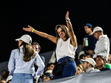 El público que colmó las gradas del Estadio AKRON de tenis se contagió de la intensidad que brindaron las jugadoras que vieron acción ayer. EL INFORMADOR/A. Navarro