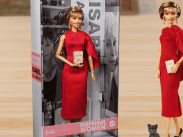 Isabel Allende es considerada la escritora viva más leída del mundo de habla hispana. ESPECIAL / MATTEL