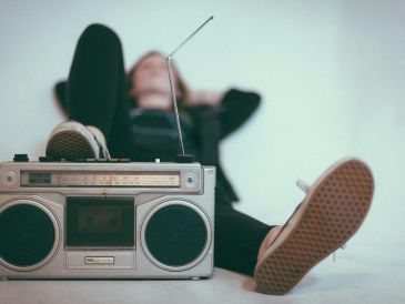 La Inteligencia Artificial eligió estas canciones por reunir cualidades emotivas y hasta exageradas. ESPECIAL / Foto de Eric Nopanen en Unsplash