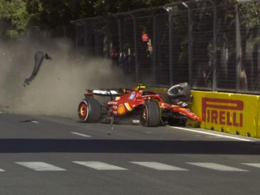 Sergio Pérez sufrió un accidente que le evito ingresar al podio en el Gran Premio de Azerbaiyán. ESPECIAL / X: @F1