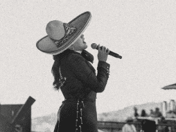 Camila Fernández equivocó una palabra al momento de interpretar el Himno Nacional, ¿será multada? ESPECIAL / Instagram @camifdzoficial