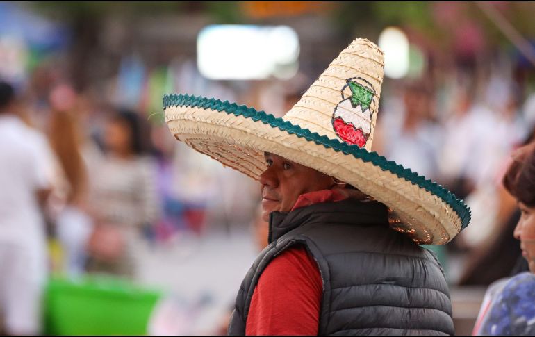 Mexicanos y extranjeros disfrutan el Grito de Independencia en el Centro de GDL (FOTOS)