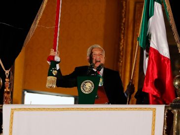 Como dicta la tradición, Andrés Manuel López Obrador, fue el encargado de dar el Grito de Independencia en conmemoración del 214 aniversario del inicio de la Independencia de México. EFE