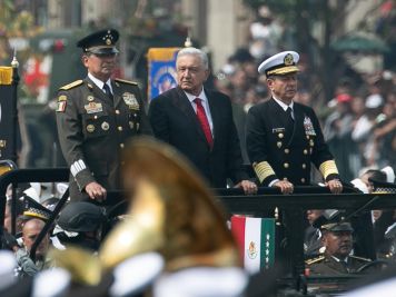 AMLO encabeza el último desfile militar de su sexenio