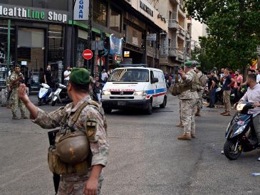 Un gran número de buscapersonas en manos de miembros de Hezbolá explotaron simultáneamente en varios puntos del Líbano, principalmente en el sur del país y los suburbios meridionales de Beirut. EFE / W. Hamzeh