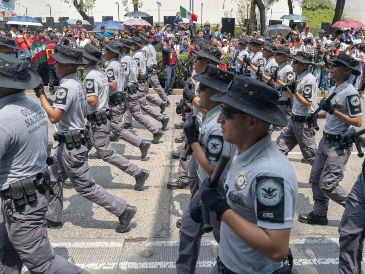 Efectivos de la Guardia Nacional permanecerían bajo las órdenes de la Sedena. AP