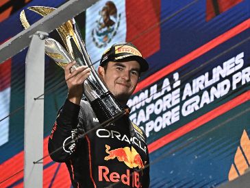 Checo Pérez ha expresado su entusiasmo por volver a competir en Singapur. AFP / ARCHIVO