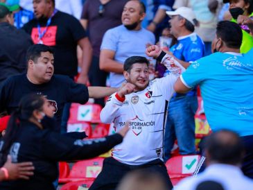 En el Estadio La Corregidora, durante el partido entre Querétaro y Atlas, se desató una trifulca monumental entre las porras de ambos equipos. IMAGO7.