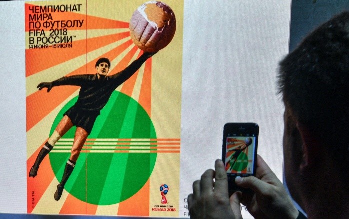''No tuvimos ninguna duda de cómo debía ser el póster. Debía representar el rostro y la fuerza del futbol nacional'', dijo el viceprimer ministro ruso, Vitali Mutko. AFP / M. Antonov