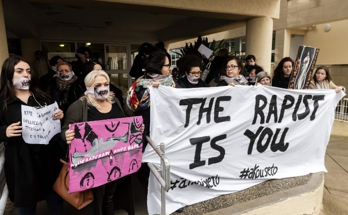 Women rights activists stage a protest in support of a British teenager accused of fasely claiming she was raped by Israeli tourists, during her trial at the Famagusta District Court in Paralimni in eastern Cyprus, on December 30, 2019. The Briton who had alleged 12 Israeli tourists gang raped her on July 17, at a hotel in the eastern resort of Ayia Napa, has been found guilty of lying by a Cypriot court in Paralimni, her sentencing adjourned until January 7. / AFP / Iakovos Hatzistavrou CYPRUS-BRITAIN-ISRAEL-CRIME