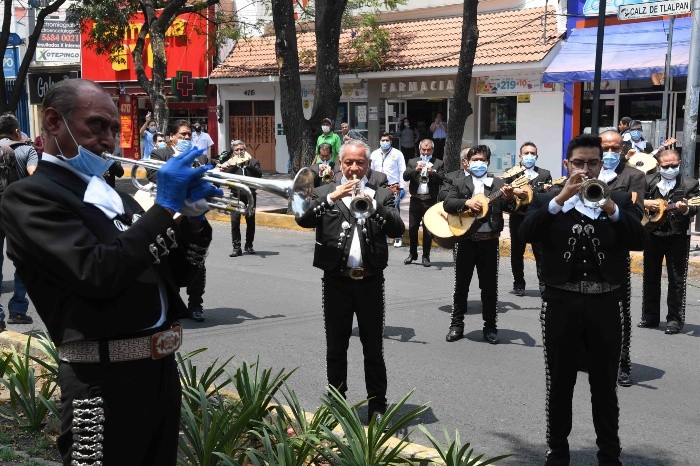 Línea Roja///Jacqueline Morgado///Mariachis llevan serenata a enfermos de COVID-19